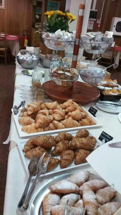 Hotel Gemini Rimini Kültér fotó
